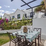 3br House - Parking - Pool - 15 Min Walk To Hébergement de vacances *