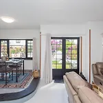 3br House - Parking - Pool - 15 Min Walk To Hébergement de vacances