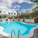 3br House - Parking - Pool - 15 Min Walk To Hébergement de vacances *
