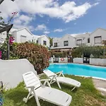 3br House - Parking - Pool - 15 Min Walk To