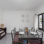 3br House - Parking - Pool - 15 Min Walk To *