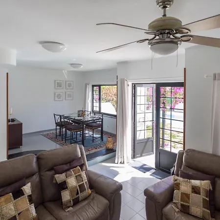 Feriehus 3br House - Parking - Pool - 15 Min Walk To