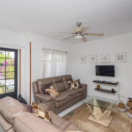Feriehus 3br House - Parking - Pool - 15 Min Walk To